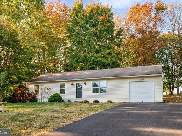 8 Kristin Cir, Downingtown, PA 19335