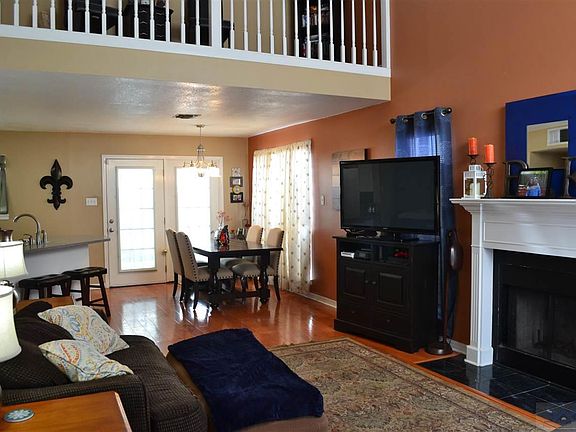 3rd image of 147 Saxony Dr
