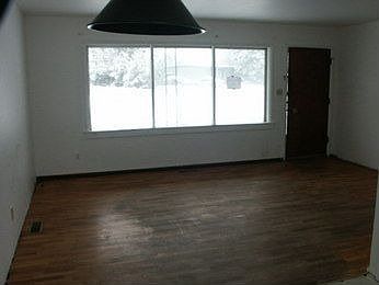 3rd image of 711 W Crest Dr