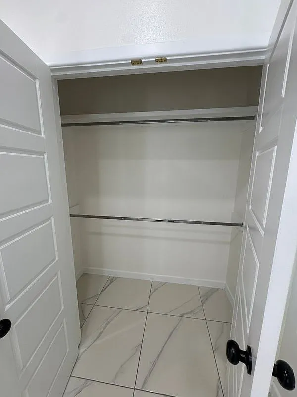 3 bed, 2.0 bath, 868 sqft, $1,300 — Photo 3