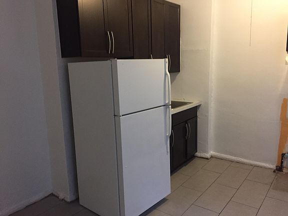 4th image of 430 E 22nd St APT 1D