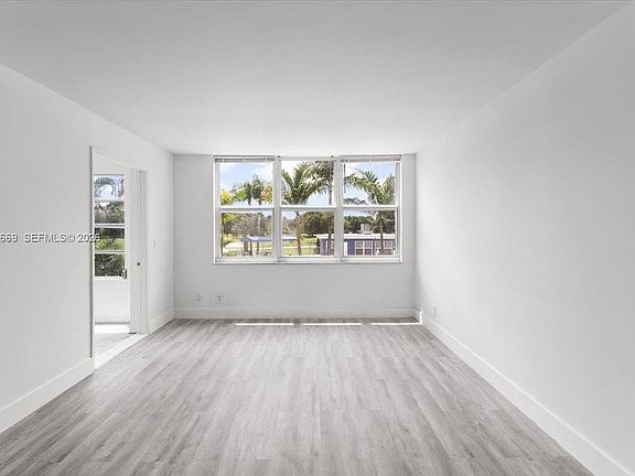 5th image of 9441 Evergreen Pl APT 206