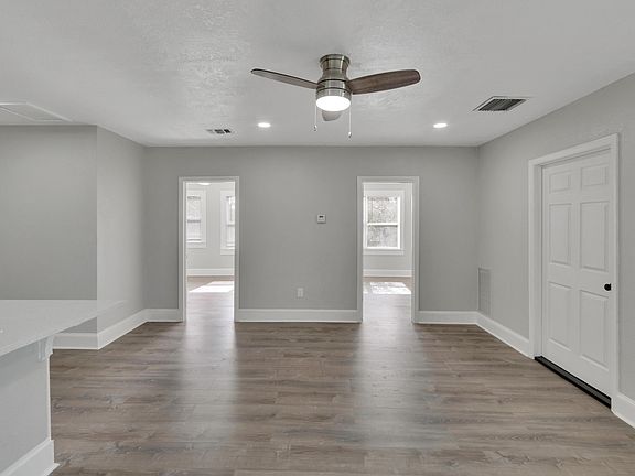 4th image of 14 21st St N #17592606