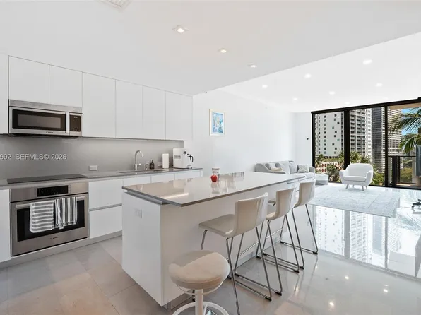 68 SE 6th St APT 805, Miami, FL 33131