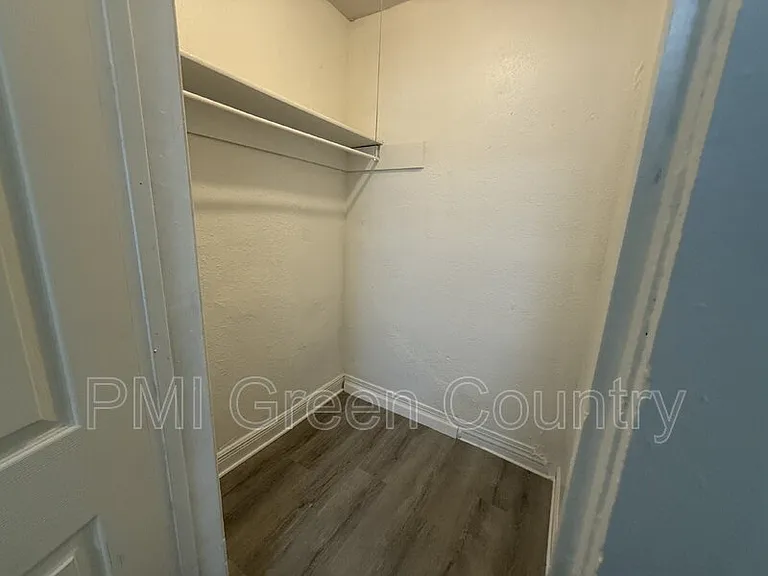2430 E Pine St — Photo 8
