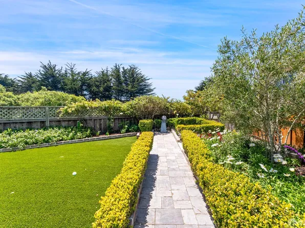 143 Creekside Dr #143, Half Moon Bay, CA 94019