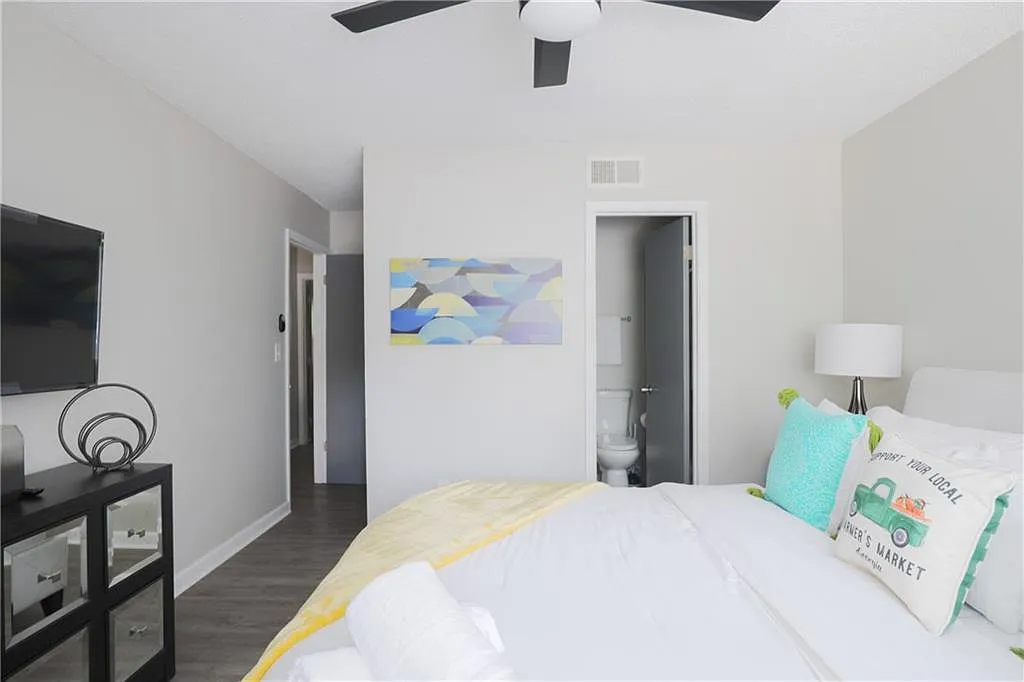 2 bed, 2.5 bath, 1200 sqft, $1,850 — Photo 2