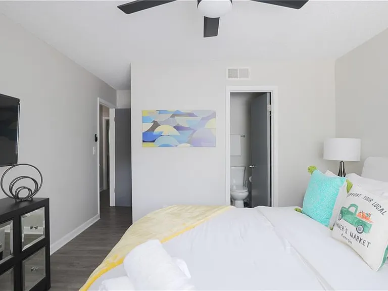 6463 Klinect Ct — Photo 2
