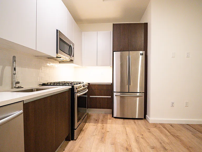 Longwood Row — Photo 13