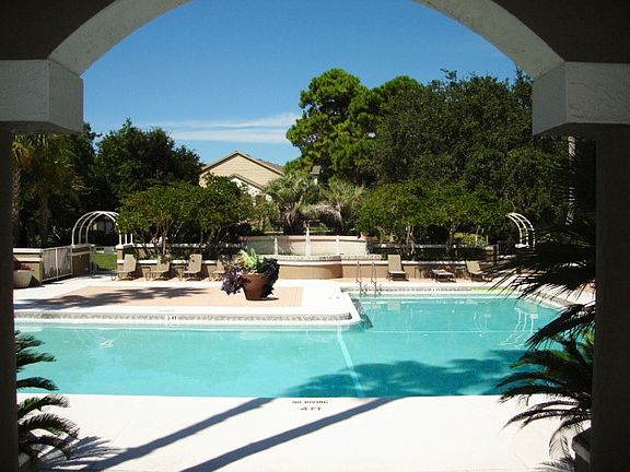 4th image of 27 Arbor Club Dr Unit 212