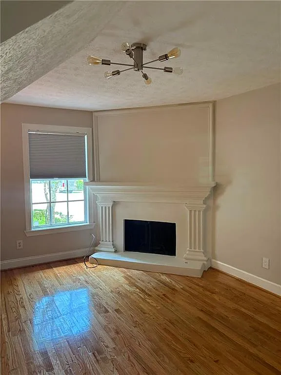 3 bed, 2.0 bath, 1344 sqft, $2,300 — Photo 3