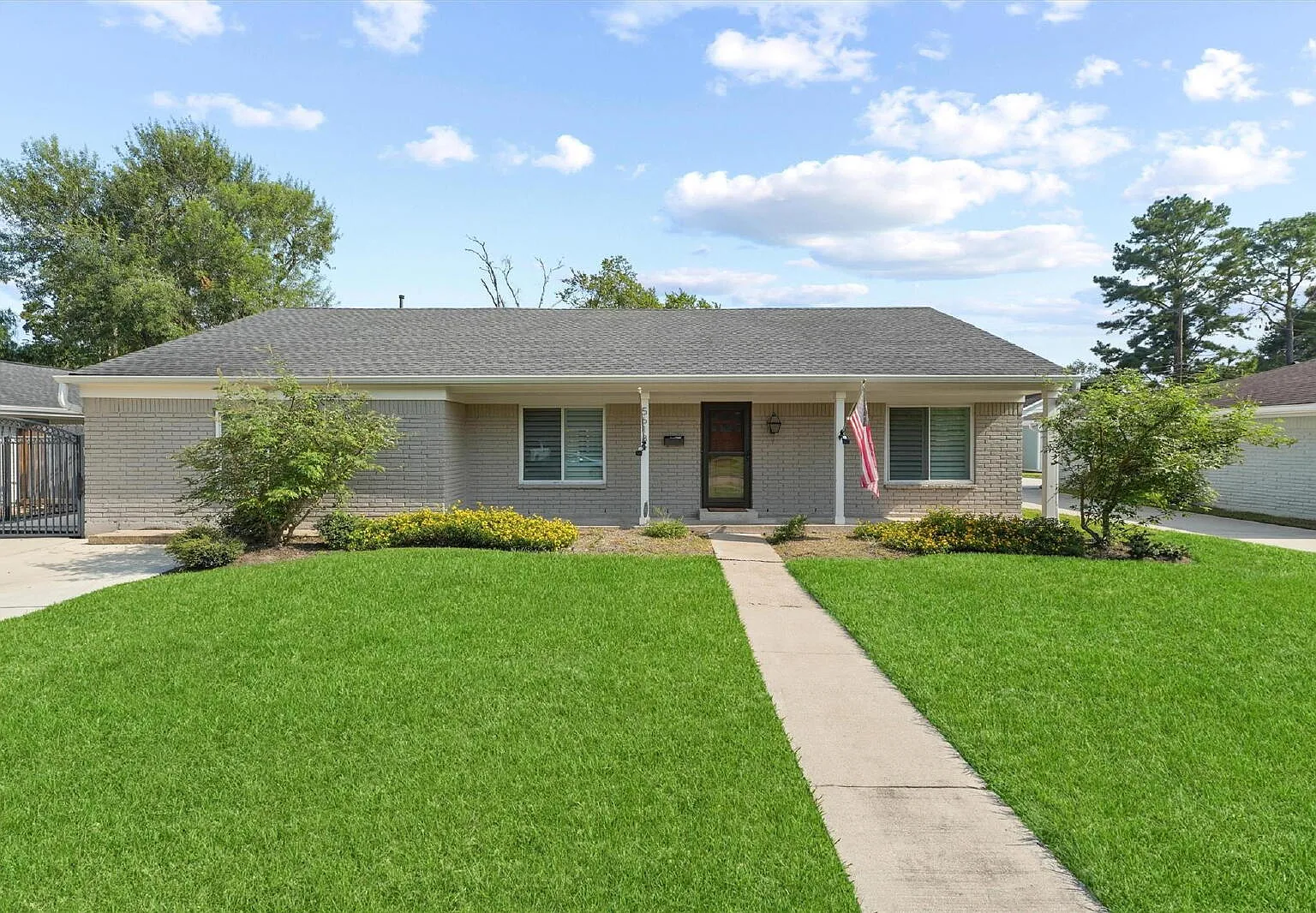 4 bed, 2.0 bath, 2204 sqft, $2,775 — Photo 1
