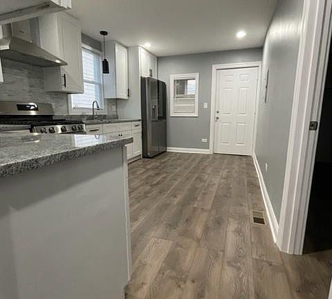 5th image of 2136 N Laramie Ave #1