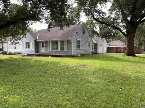 3145 SW Sena Dr, Topeka, KS 66604