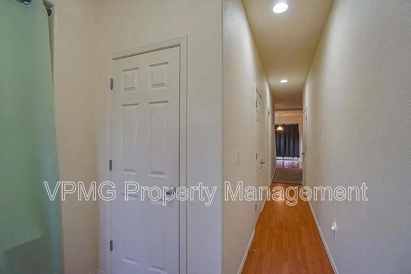 4 bed, 2.5 bath, 2184 sqft, $2,295 — Photo 3