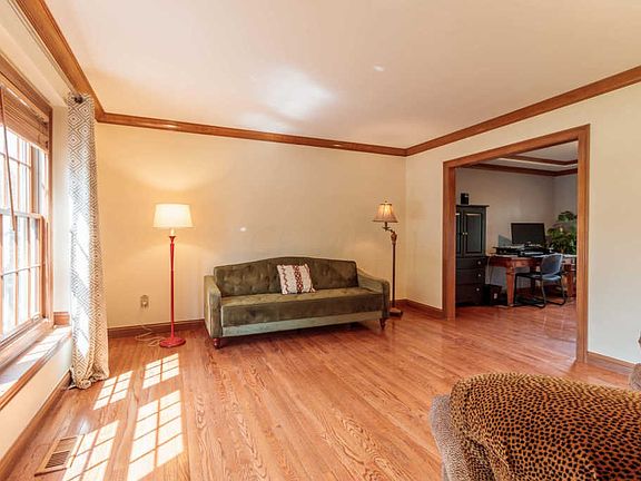 4th image of 322 Hastings Ct