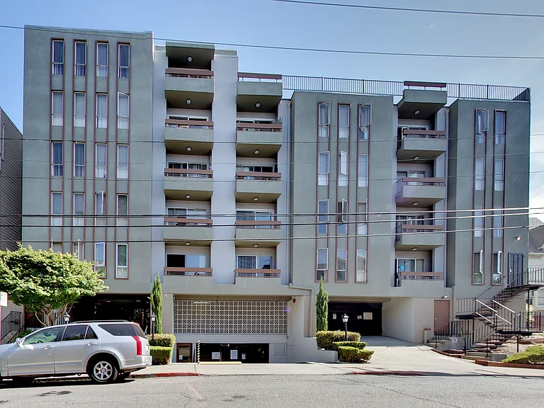 378 Van Buren - Renovated 2bed and 1bed units - Beautiful Building! — Photo 48