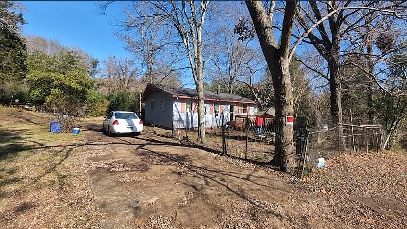 1st image of 204 Adams Cir SE