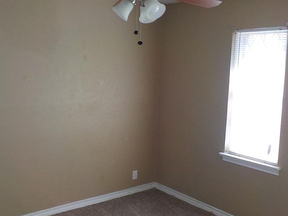 3rd image of 2119 E Park Row Dr