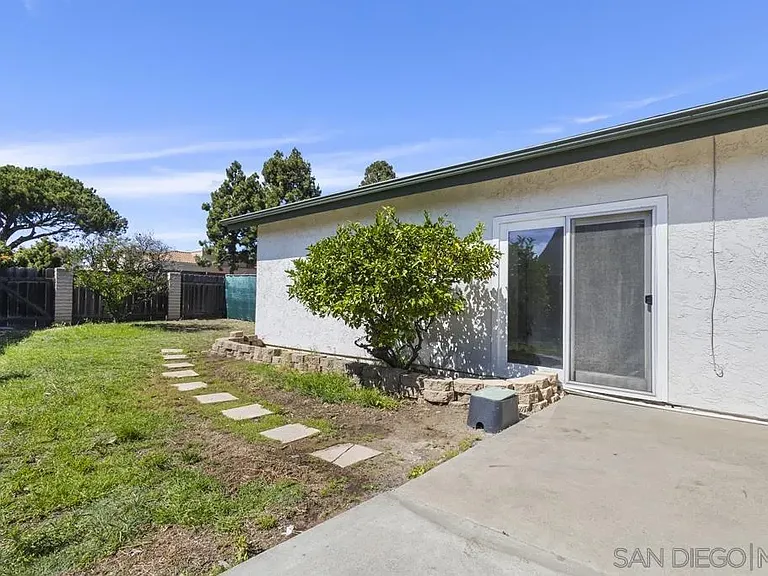 251 Sandstone St — Photo 15