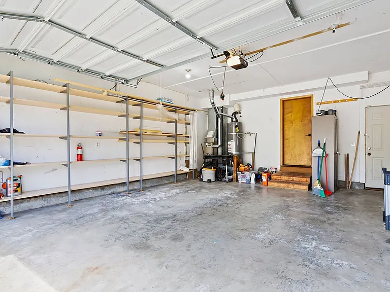 2535 Jones Ave NE — Photo 38
