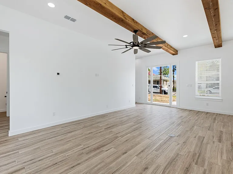 158 S Academy Ave — Photo 8