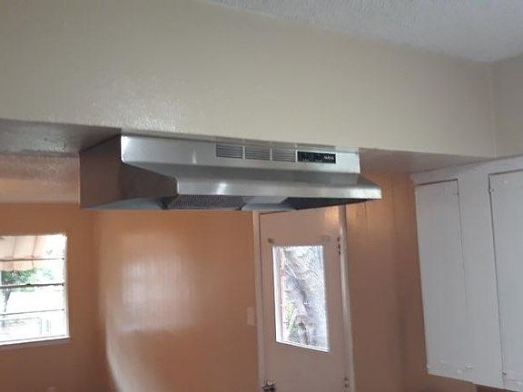 5th image of 617 E Mustang St