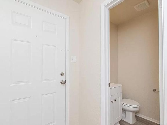 5th image of 3014 Trenton Dr #B