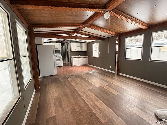 3rd image of 956 Middle Rd #5A