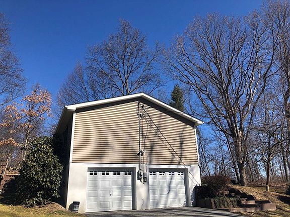 3rd image of 71 S Quaker Ln