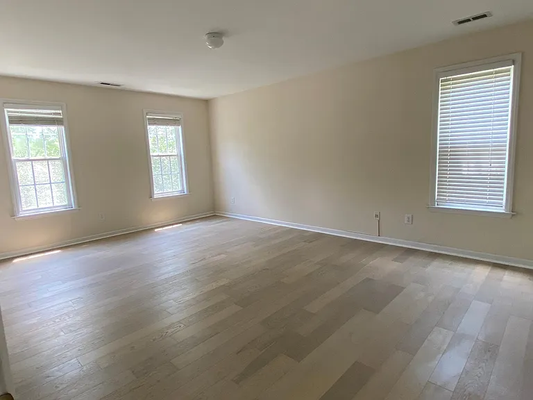 106 Hoboken Ct — Photo 23