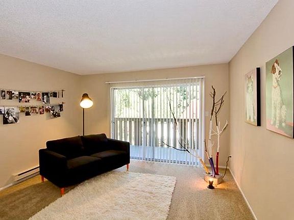 4th image of 644 S Fair Oaks Ave #300