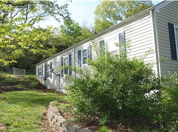 3rd image of 3887 Fairfax Dr