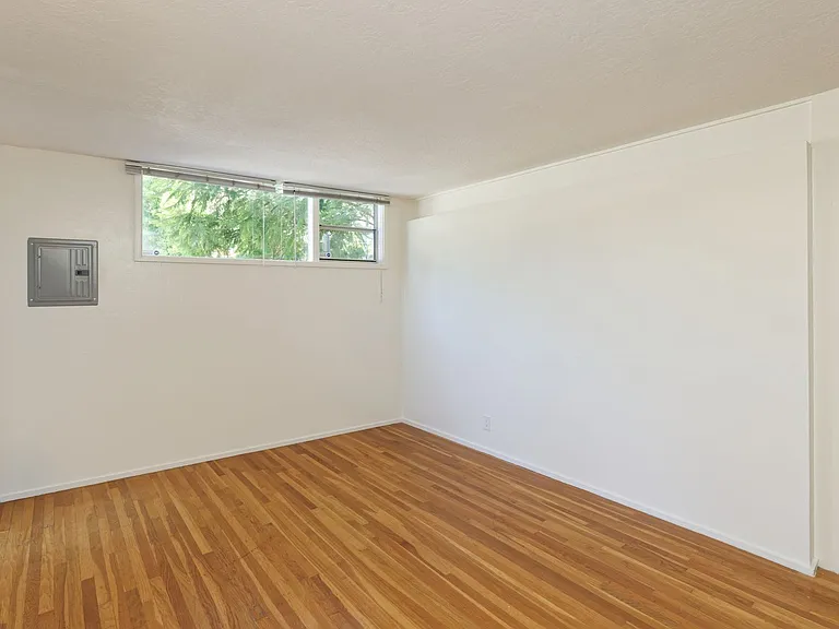 2901 Claremont Ave — Photo 5