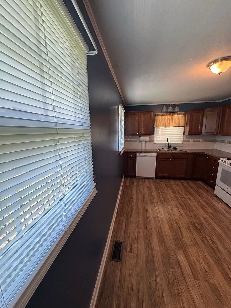 Charming 3 Bedroom, 1 Bathroom Home in Lenoir, NC — Photo 3