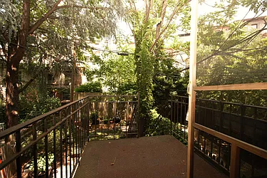 Rented by R New York