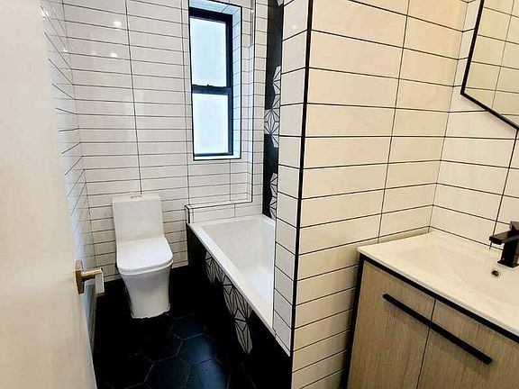 3rd image of 1695 Clay Ave #54A