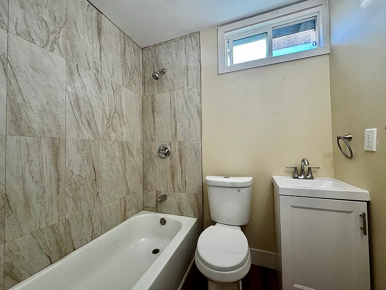 2221 W 2nd St #2223-1/2 — Photo 6