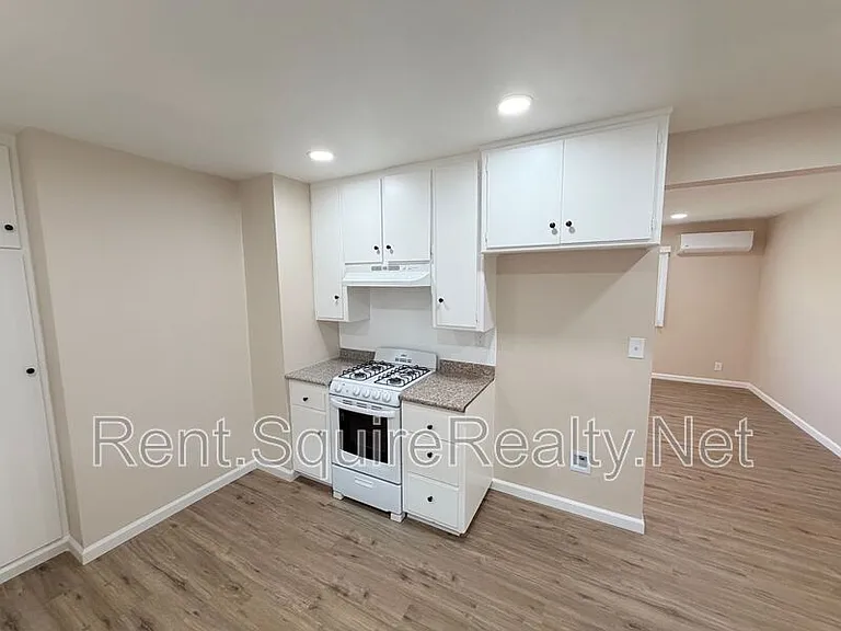 355 S Aspan Ave #MIDDLE HOUSE — Photo 14