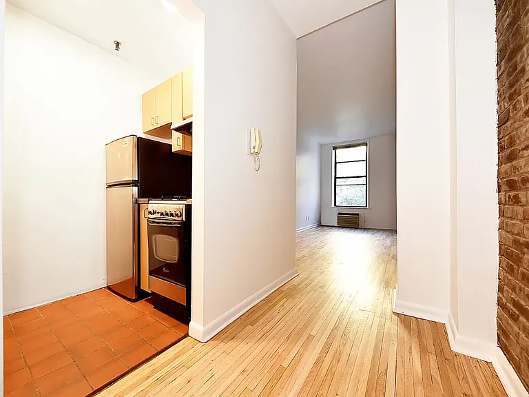 405 W 21st St #1RE — Photo 6