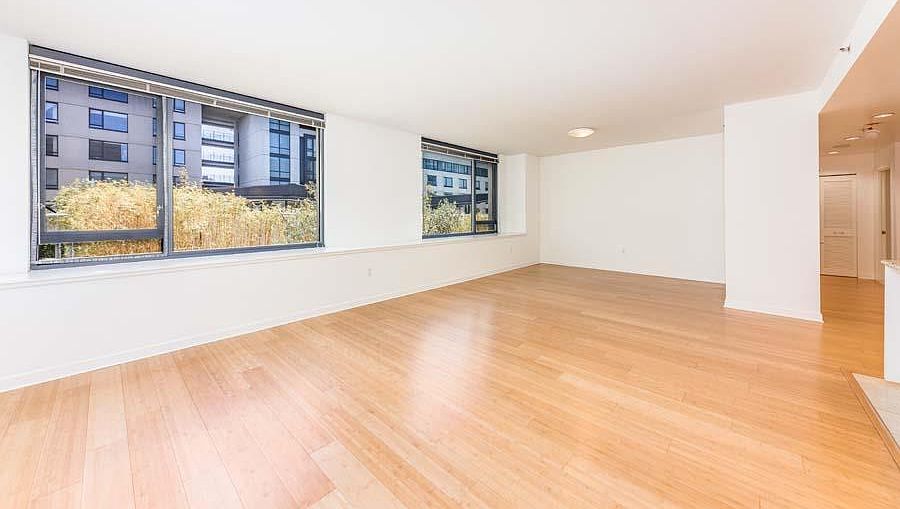 1st image of 250 King St Unit 526
