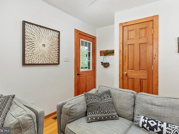 2nd image of 3823 Panhandle Rd