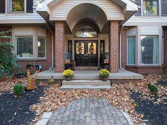 3rd image of 1326 Castle Dr