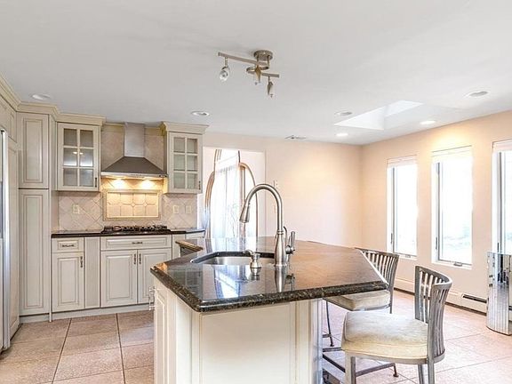 5th image of 2989 Lee Pl