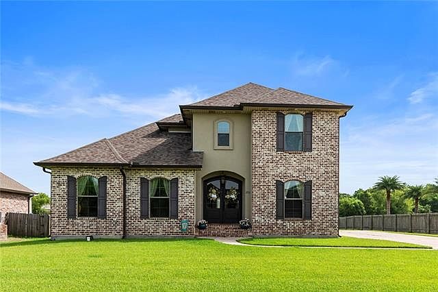 1st image of 203 Cove Ln