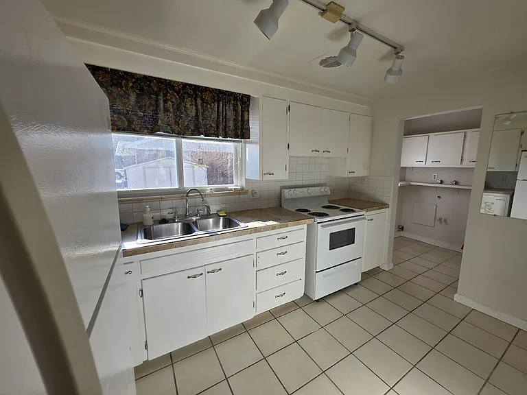 5700 W Virginia Ave — Photo 4