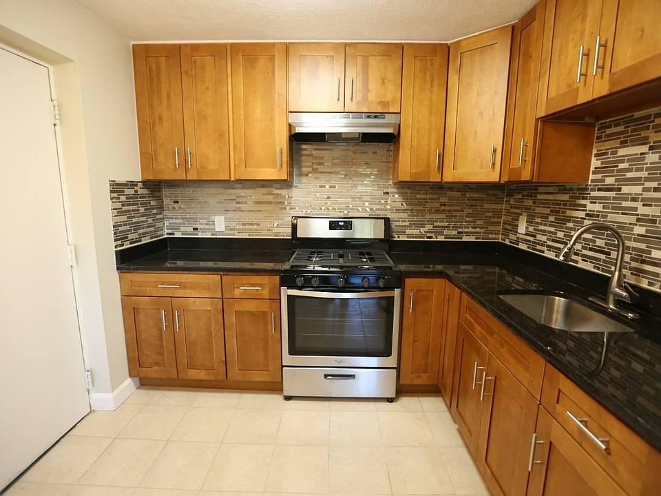 1st image of 135 Willard St #0