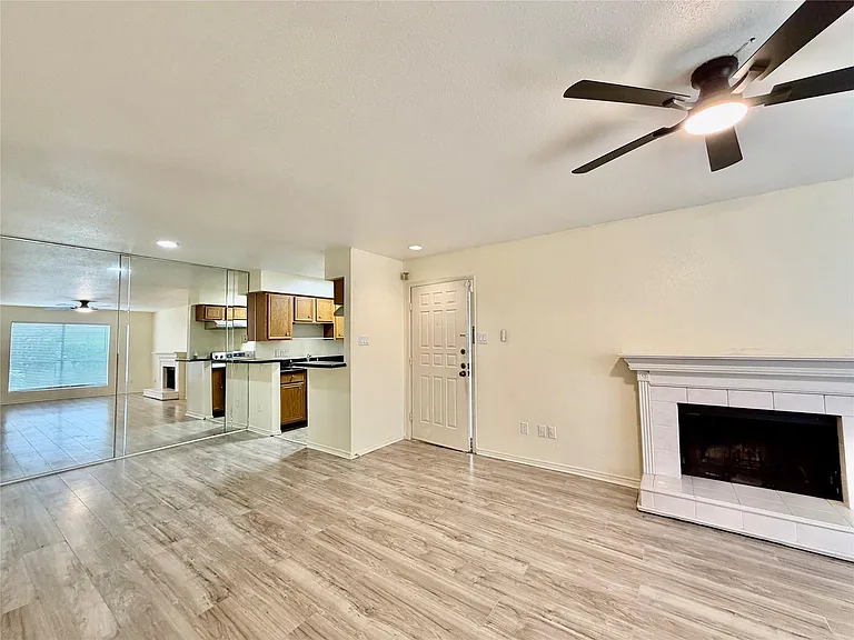 2120 Wilcrest Dr #121 — Photo 8