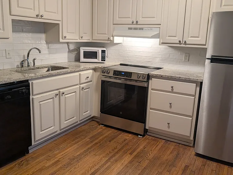 902 E Washington St #203 — Photo 15