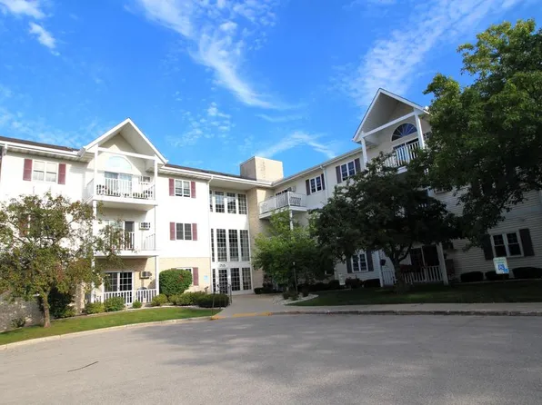 715 Canterberry COURT #215, West Bend, WI 53090